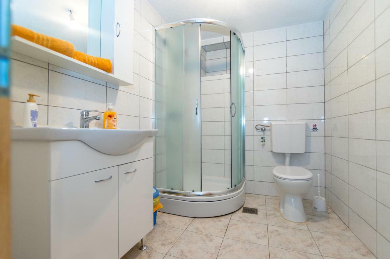 Apartments Robinzon Petar Gdinj 外观 照片